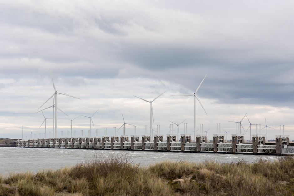 Dubbele plisségordijnen met energiebesparende isolatie. Dubbele plisségordijnen met energiebesparende isolatie.